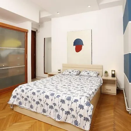 1 Bdrm Apartment In City Center Bucarest Extérieur photo